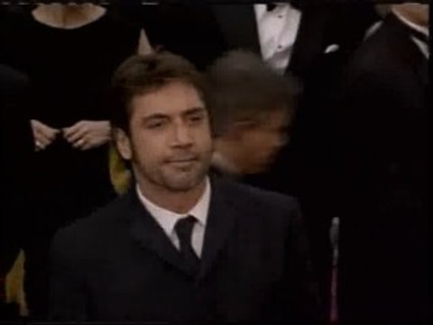 Bardem posó junto a su madre y su hermano en la alfombra roja de los Oscar