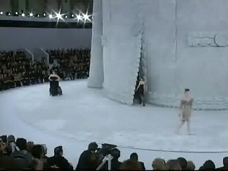 Las colecciones de Chanel y Christian Lacroix se exhiben en París