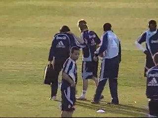 Guti se retira del entrenamiento 'tocado'