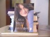 Las intimidades de Carla Bruni compiten con las de la ex primera dama en las librerias
