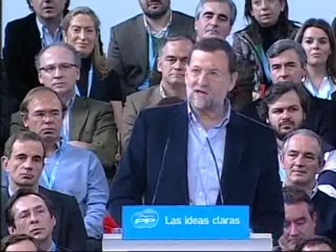 Rajoy dice que Zapatero utiliza maniobras de distracción