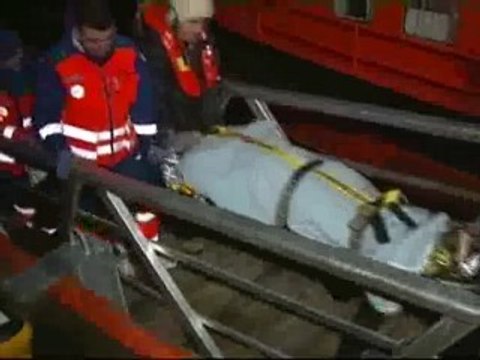 Llega a puerto el patrón del pesquero hundido frente a las costas gallegas