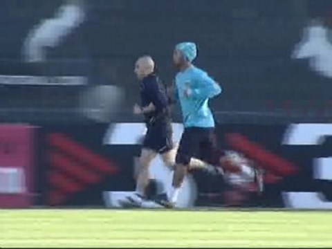 Ronaldinho entrena en solitario