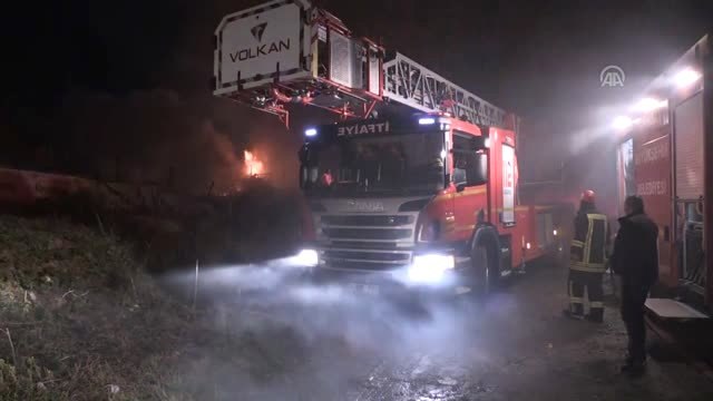 Kocaeli'de Palet İmalathanesinin Depolama Alanında Yangın