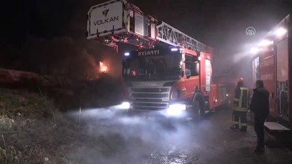 Kocaeli'de Palet İmalathanesinin Depolama Alanında Yangın