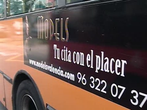 Retirarán anuncios de clubes de alterne de buses