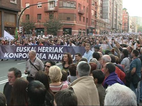 Manifestación en Bilbao tras el cese de ETA