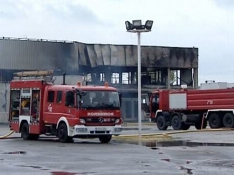Los Bomberos controlan el fuego en Cuatro Vientos