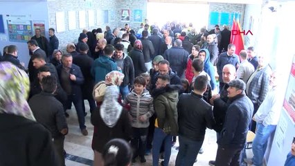 AK Parti Bağcılar Başkan Adayı Çağırıcı Oy Kullanmaya Torunuyla Geldi