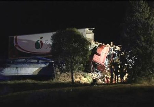 Un muerto y un herido tras la colisión de dos camiones en