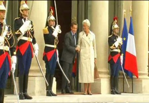 Sarkozy y Lagarde buscan la salvación del euro