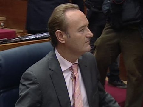 Fabra bajará sueldo de los gestores públicos