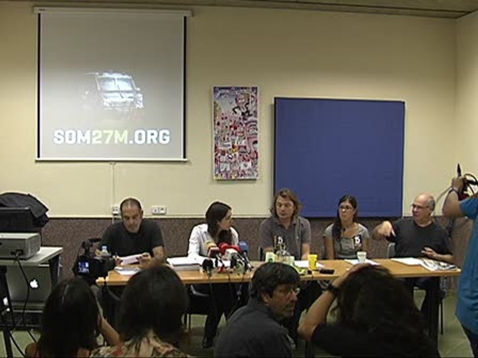 'Indignados' se querellan contra Puig por desalojo