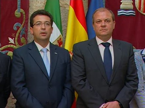 Monago defiende al personal eventual de la Junta