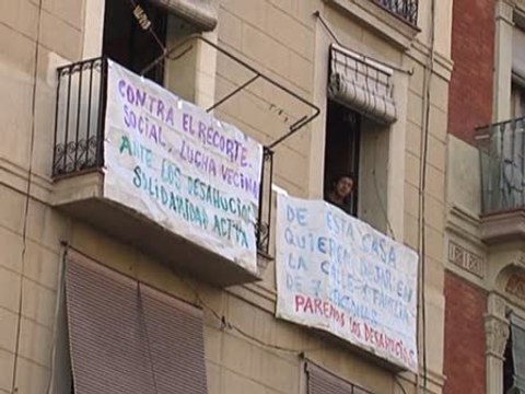 Una movilización popular impide desalojo en El Raval
