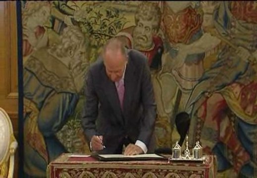 El Rey sanciona la reforma de la Constitución que limita el déficit público