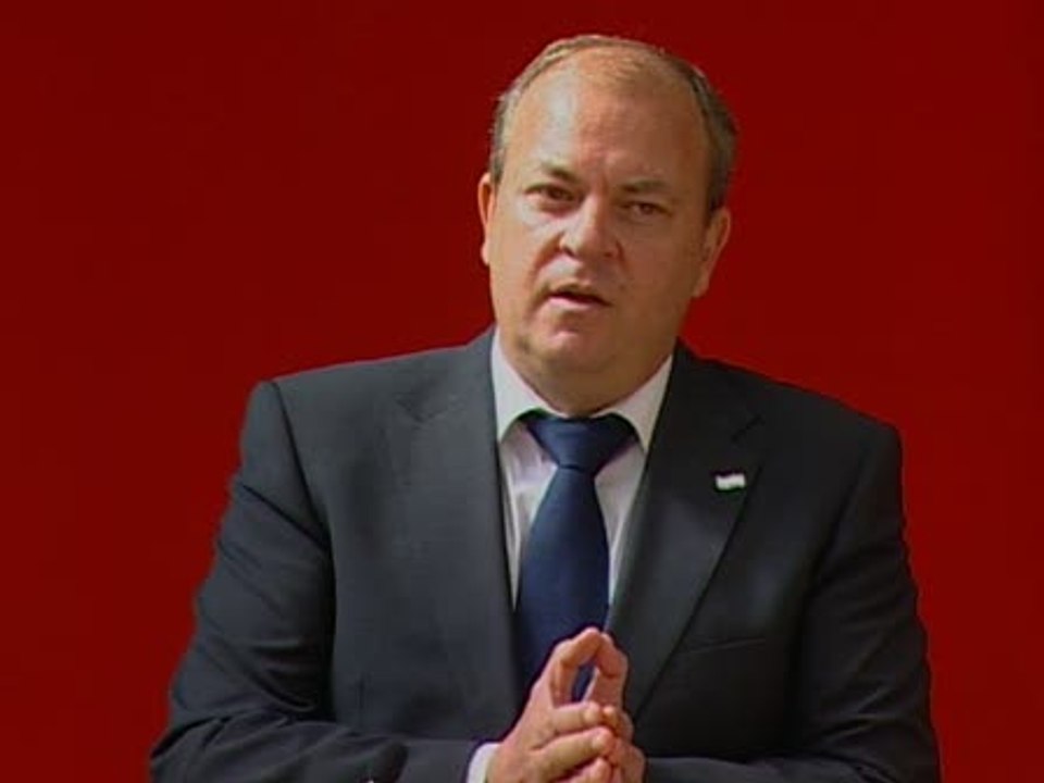 Monago:"La solución no viene por el empleo público"