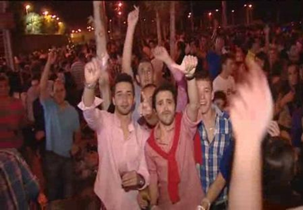 Multitud de jóvenes acuden a un macrobotellón en Badajoz