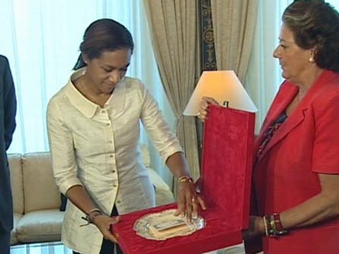 Barberá critica cortes de luz a instituciones