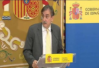 Valeriano Gómez señala que la decisión del Gobierno de aplazar la salida a Bolsa de LAE es "acertada y lógica"