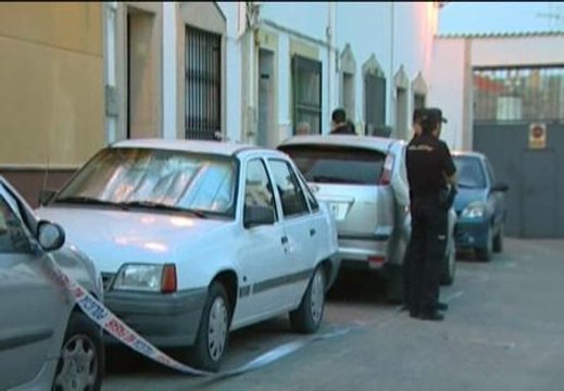 Mata a su madre y hiere a su hermano con un cuchillo