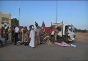 Miles de libios huyen de Sirte ante el combate final