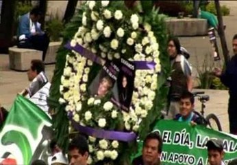 Periodistas mexicanos salen a la calle para pedir que se esclarezcan las muertes de dos compañeras