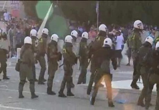 Grecia aprueba una nueva subida fiscal para evitar la quiebra