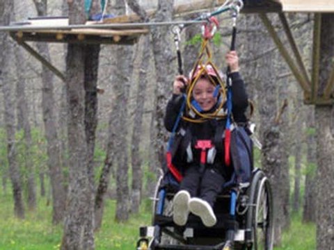 Madre pide ayuda para operar a su hijo