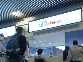 Viajeros se quejan de la huelga de Air-Europa