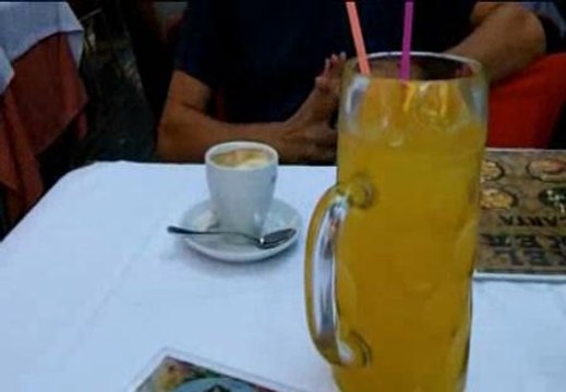 Varios restaurantes de Las Ramblas de Barcelona denunciados por no indicar los precios de las bebidas