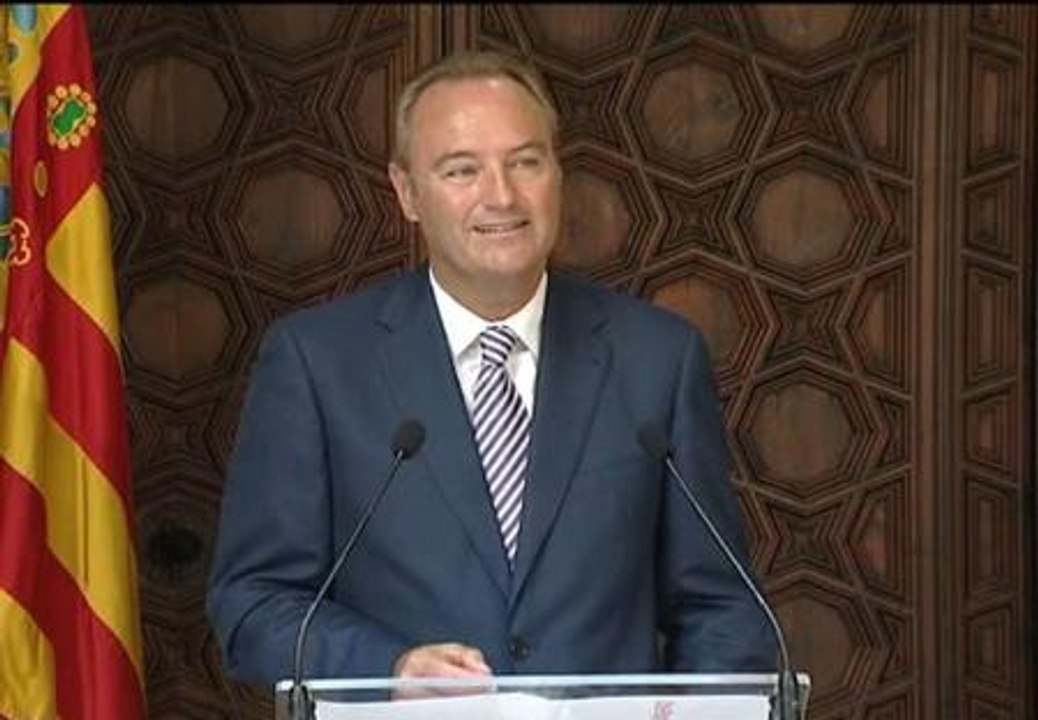 Fabra anuncia un plan para recortar un 20% los costes del sector público