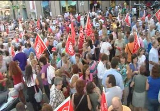 España alza la voz contra la reforma constitucional