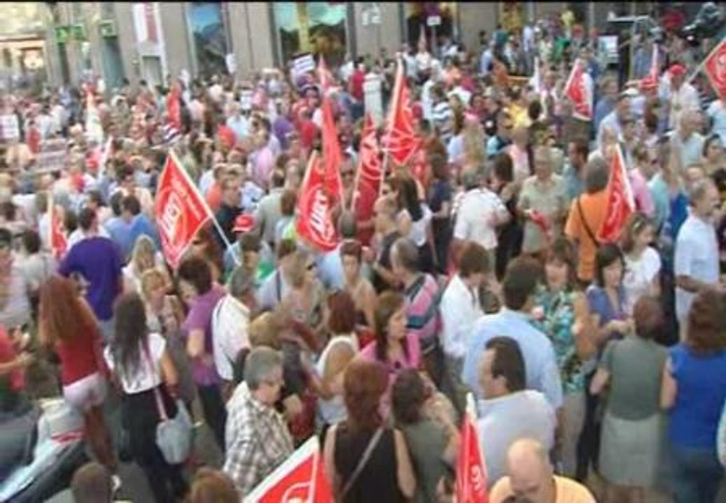 España alza la voz contra la reforma constitucional