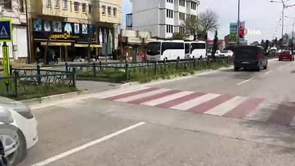 Yaya geçidindeki kadına araç böyle çarptı