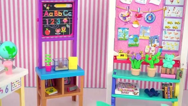 LOL Surprise Doll Gets in Trouble in Barbie Teachers School Classroom | Boomerang