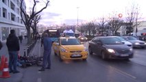 Taksinin Kapısını Aniden Açan Yolcu, Motorlu Kuryeyi Yaraladı