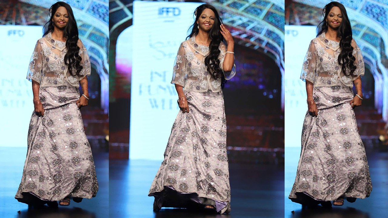 Acid attack survivor Laxmi Agarwal walks the ramp at India Runway Week in New Delhi |FilmiBeat