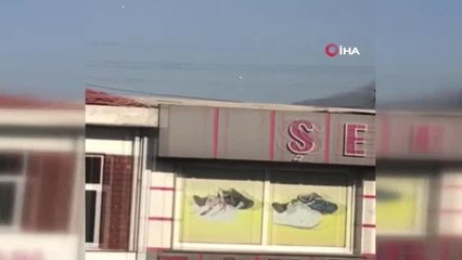 İzmir'de Şiddetli Fırtına...çatılar Uçtu, Tabelalar Devrildi