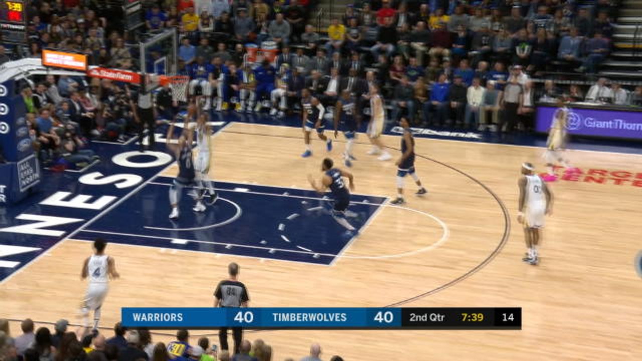Livingston throws down a nasty one-handed dunk over Bayless