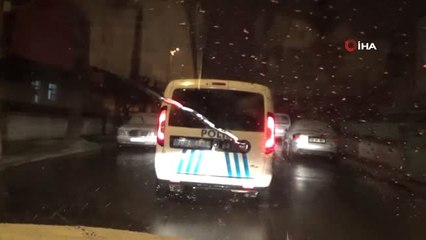 Hırsızlık Şüphelileri Bekçiler Gelince Minibüsü Bırakıp Kaçtı