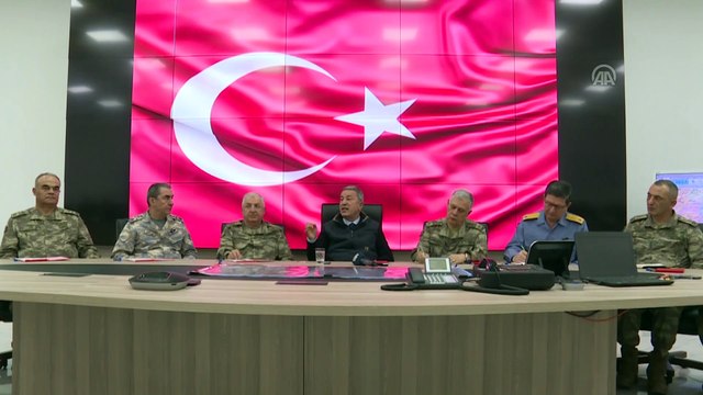 Bakan Akar, Suriye sınırının sıfır noktasındaki birliklerde inceleme ve denetlemelerde bulundu (2) - ŞANLIURFA