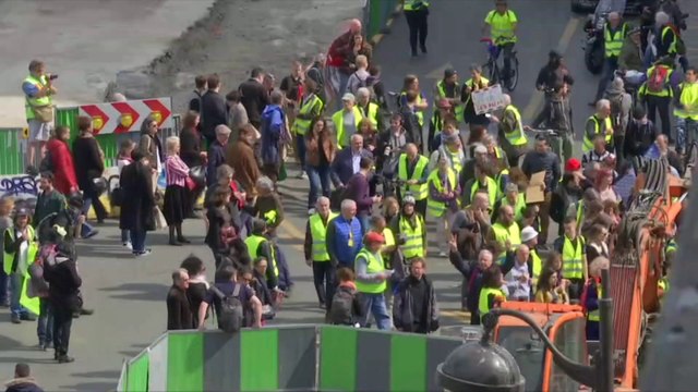 À Paris, un cortège d'une centaine de gilets jaunes s'est élancé depuis la Gare de l'Est