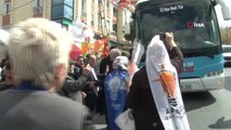 AK Parti Büyükçekmece Belediye Başkanı Mevlüt Uysal, Seçim Otobüsüyle Halkı Selamladı