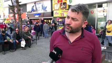 Gofi hem kendini sevdiriyor hem de diğer köpeklere mama alınmasını sağlıyor