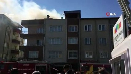 AVM’deki yüzlerce kişi yangını izlemek için sokağa döküldü