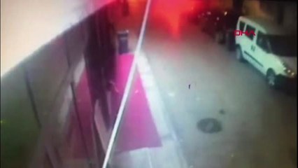 Bursa Husumetli Oldukları Kişinin Dükkanına Sopa ve Döner Bıçaklarıyla Saldırdılar