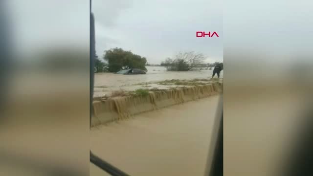 Dha Dış - KKTC'yi Sel Vurdu Evleri Su Bastı, Araçlar Sürüklendi