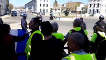 80 Gilets jaunes bloqués par la police à Bourg-en-Bresse