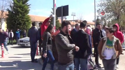 AVM’deki yüzlerce kişi yangını izlemek için sokağa döküldü